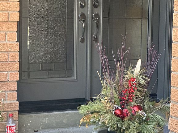 3rd image of 102 Snowcap Rd