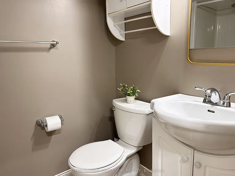 602 Gibney Cres — Photo 16