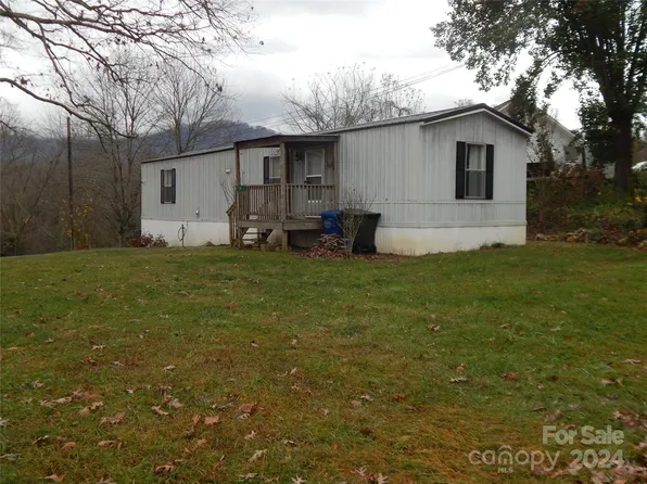 10 Counsel Pl, Waynesville, NC 28786