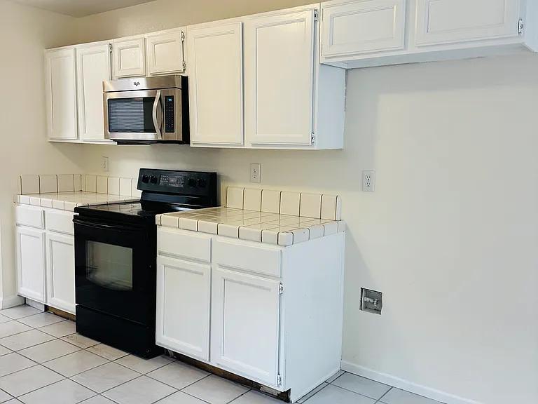 9004 Pine Ridge Way — Photo 5