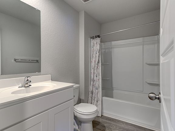 2nd image of 1121 Gracie Way