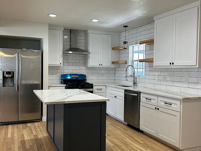 470 Dresden Dr — Photo 12