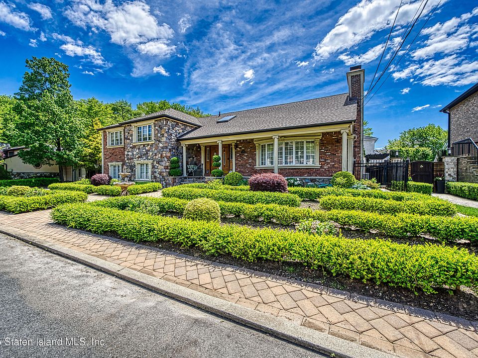 2nd image of 30 Arbutus Way