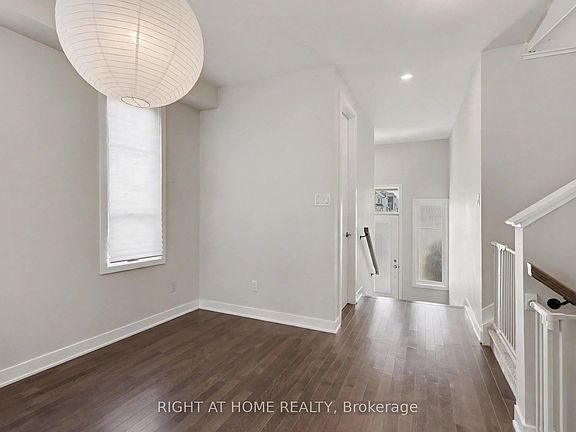 5th image of 665 SW Terrier Cir W