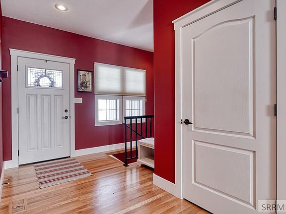 3rd image of 6065 Malory Dr