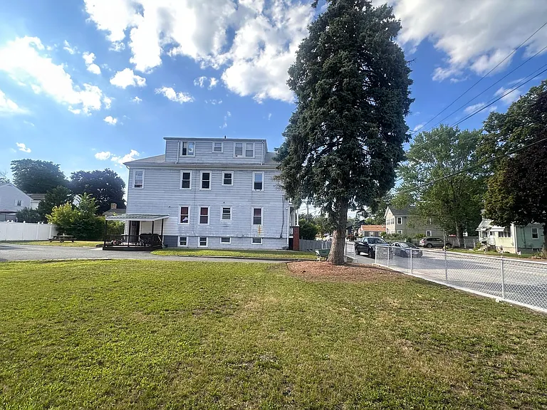 118 Power Rd — Photo 2