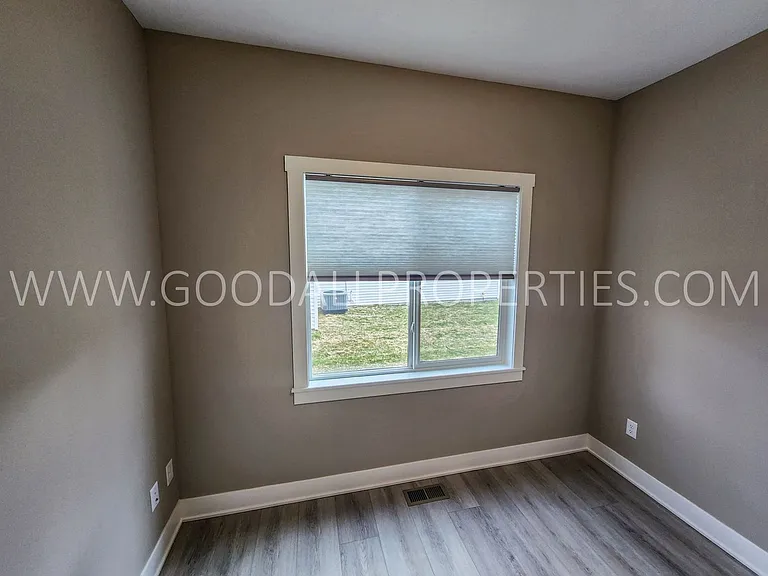 650 NW Rosemont Dr — Photo 13