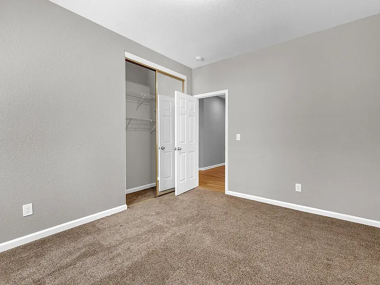 4798 Village Green Pkwy — Photo 28
