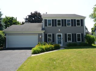 31 S Windsor Pl, Mundelein, IL 60060