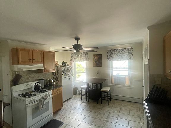 2nd image of 108 Magill St Floor 3