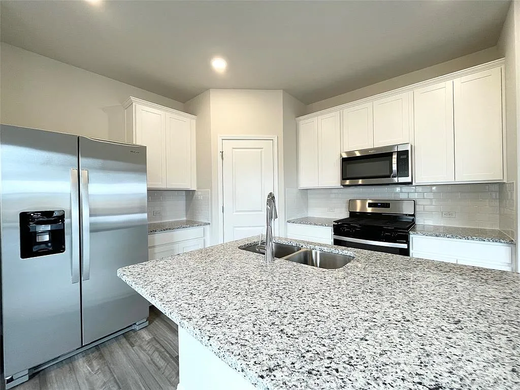 3 bed, 1444 sqft, $2,050 — Photo 1