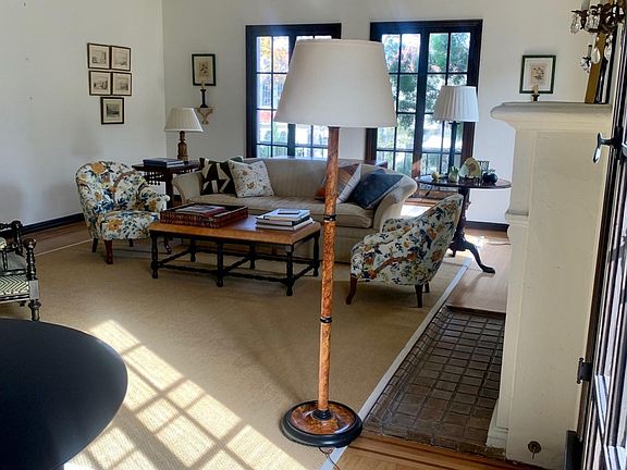 Living Room W Fireplace