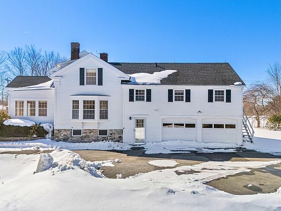 4th image of 851 Lenox Rd