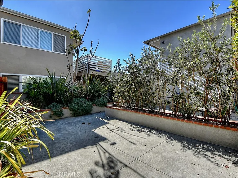 445 Bent St — Photo 12