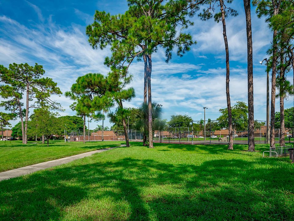 Home For Sale In Sherwood Lakes