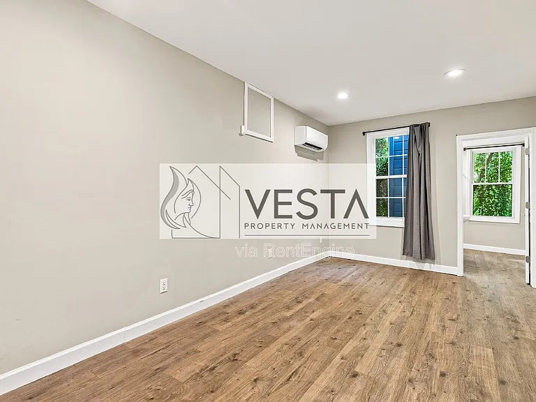 4 Farrwood Ave #8 — Photo 4