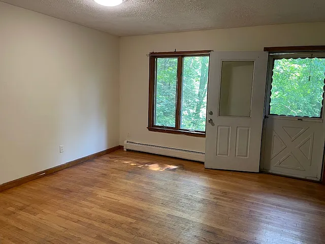 3 bed, 1600 sqft, $2,200 — Photo 4