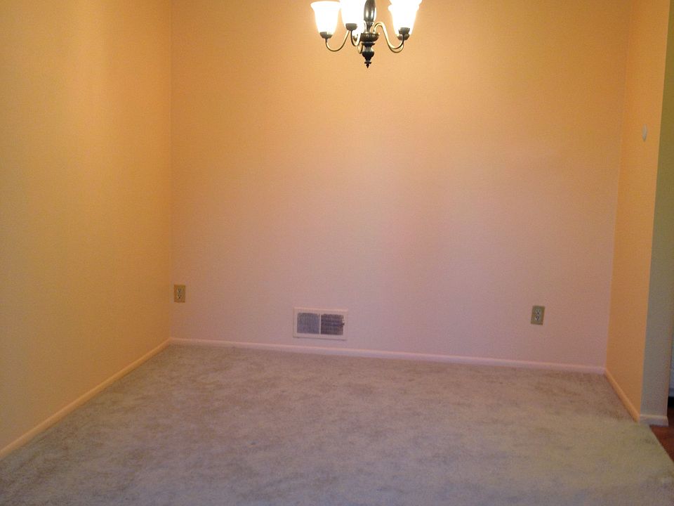 1st image of 542 E Fox Hills Dr