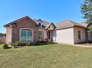 201 Weeping Willow Trl, Headland, AL 36345
