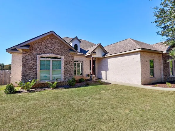 201 Weeping Willow Trl, Headland, AL 36345