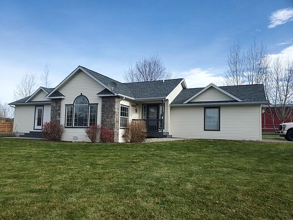 4th image of 683 Fieldstone Dr