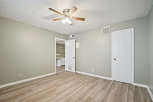 Carrells Apartments — Photo 16