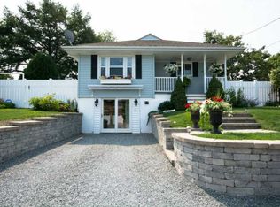 15 Ash St, Portsmouth, RI 02871