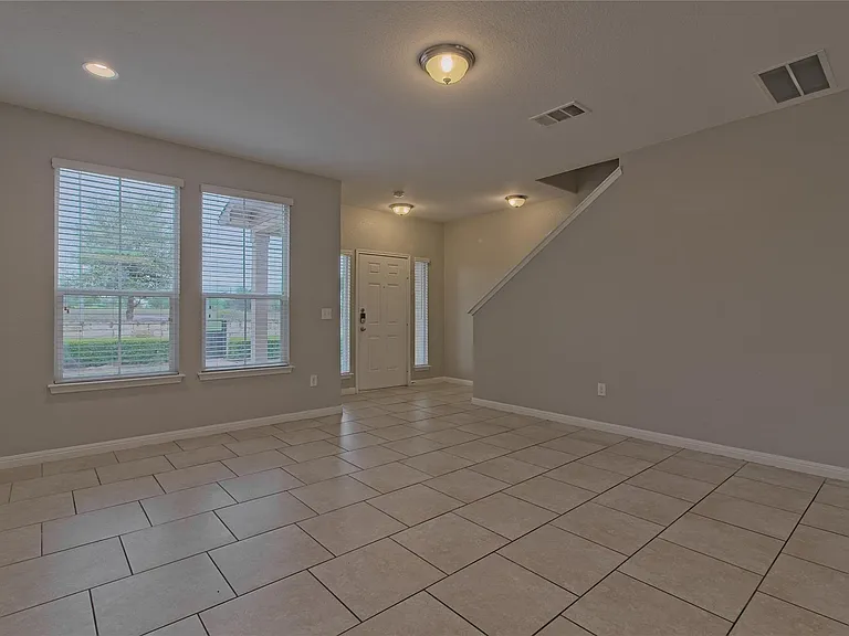 315 N Heatherwilde Blvd — Photo 10