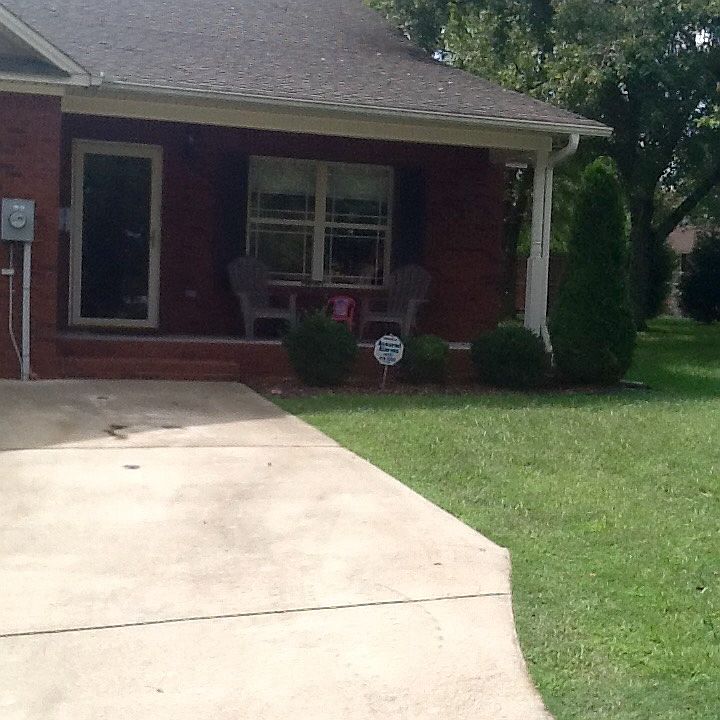 1st image of 1700 Chelsa Dr NE