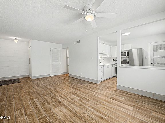 4th image of 2633 W Rose Lane #B114