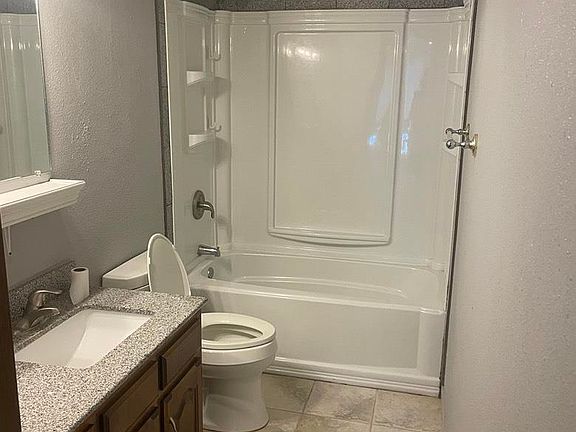 5th image of 7404 N Plainfield Dr