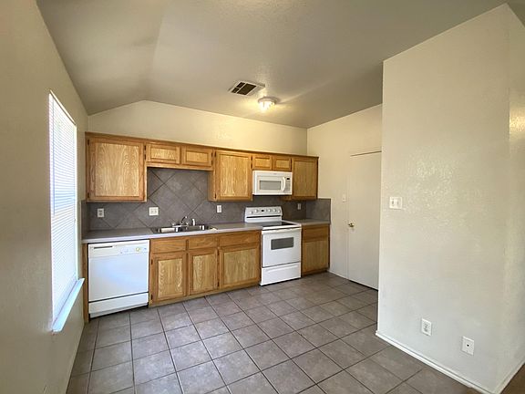 3rd image of 3709 Littleleaf Dr APT D
