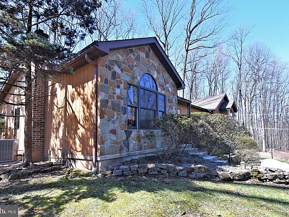 3rd image of 306 Cedar Hill Rd