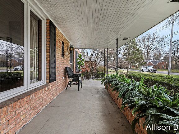 3rd image of 1838 Morningside Dr SE