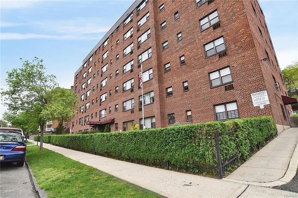 222 N Broadway APT 4B photo 1