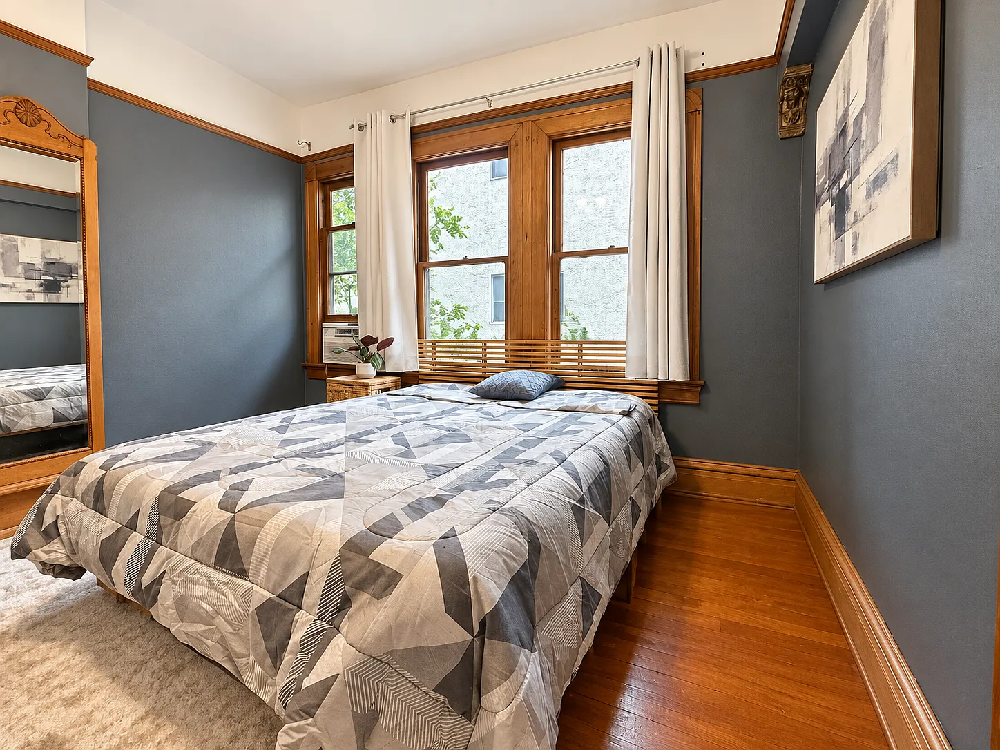 8 bed, 4321 sqft, $1,175 — Photo 3
