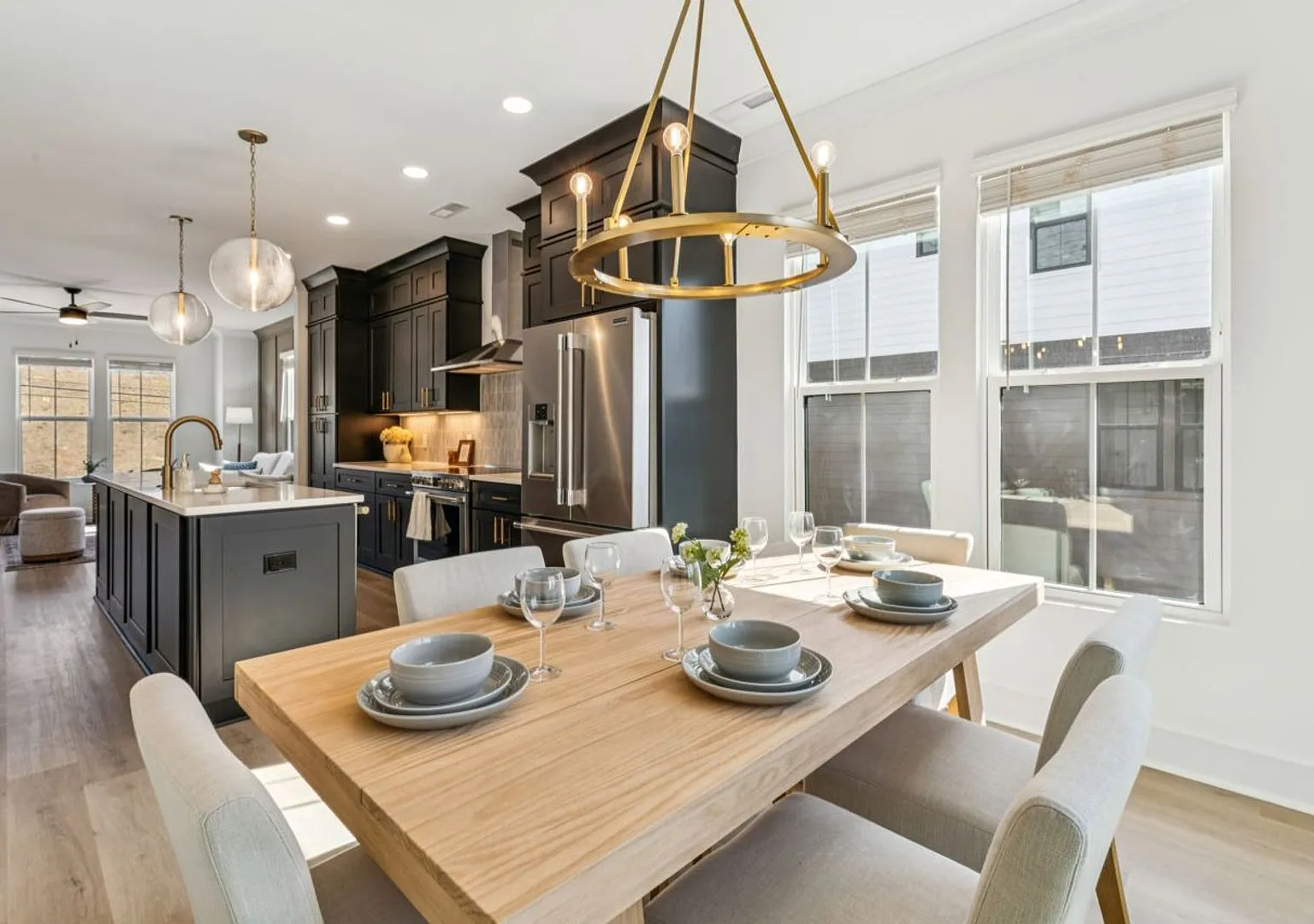 2 BR/2.5BA | Modern End Unit Townhome| 2-Car Garage + rooftop terrace — Photo 4