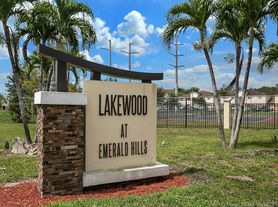 Lakewood At Emerald Hills Condominiums Hollywood Fl Zillow