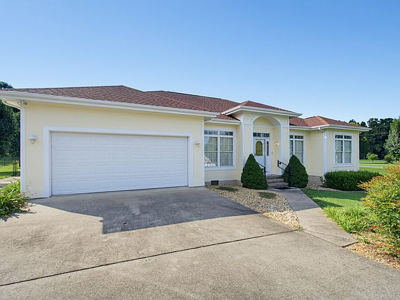 3rd image of 286 Cedar Ln