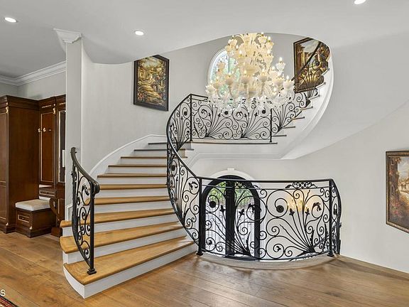 3rd image of 2112 Trentham Rd