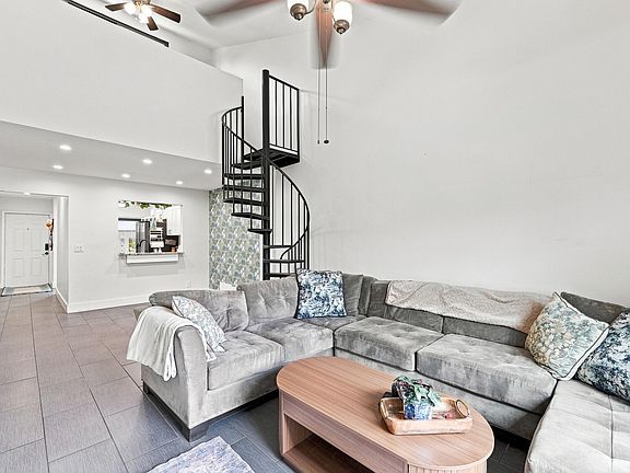 3rd image of 2016 SW 82nd Avenue