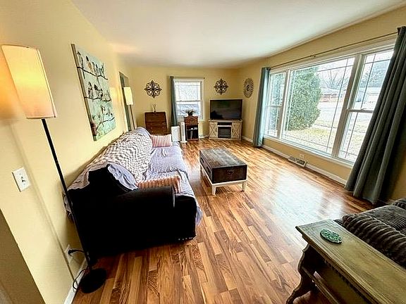 3rd image of 1719 Wesley Ave Unit 2