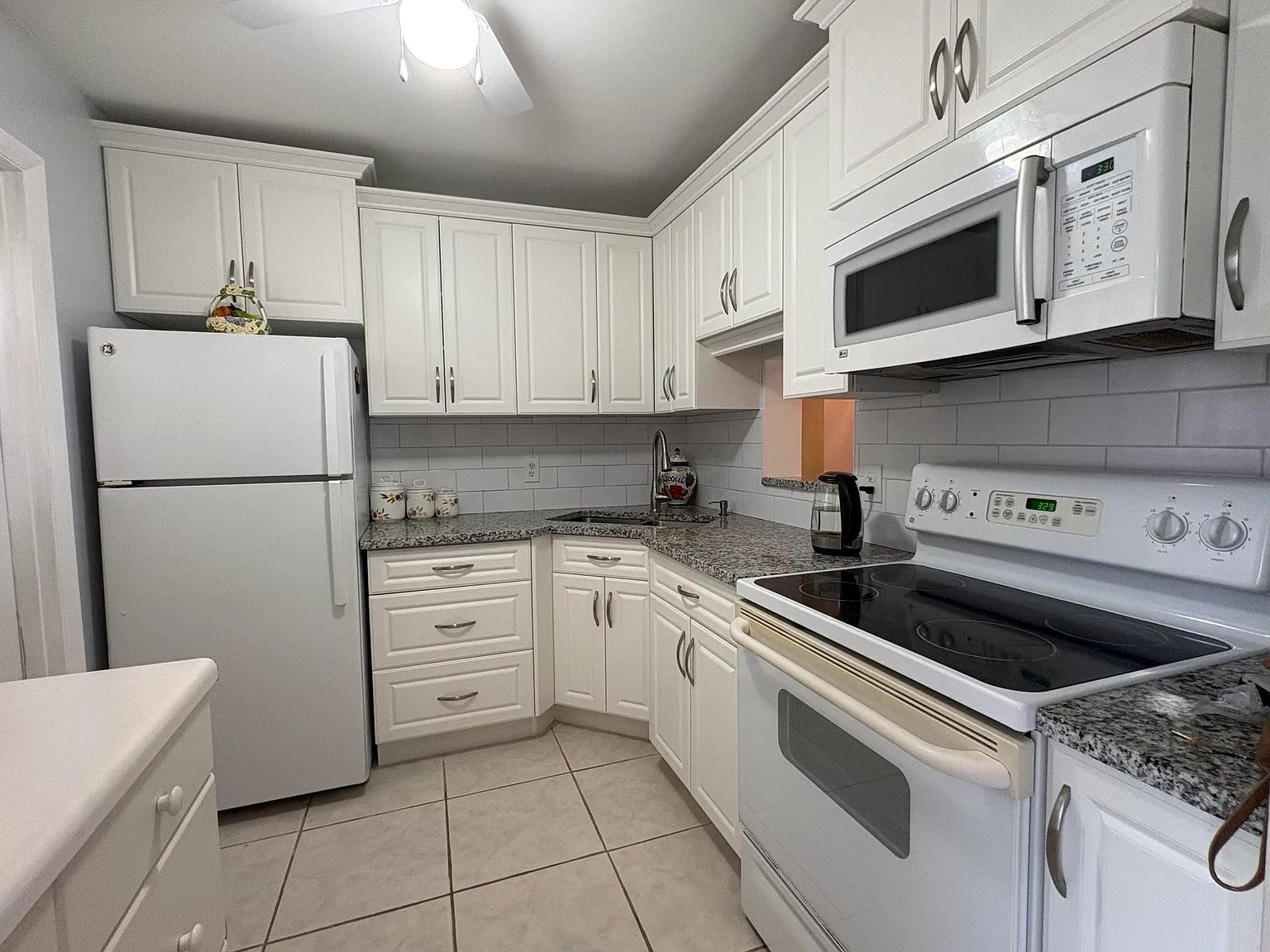 2 bed, 2.0 bath, 860 sqft, $1,650 — Photo 2