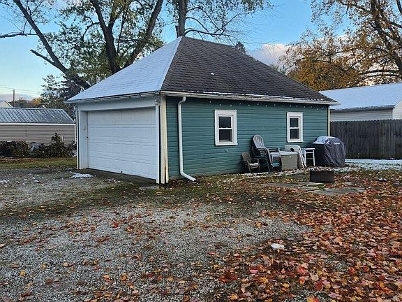 5th image of 632 Castalia St