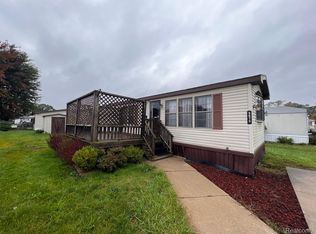 5675 Hidden Cove Ln, Kimball, MI 48074