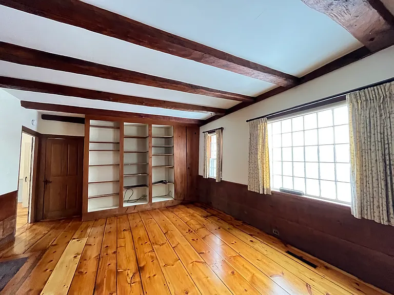 Large family room (built in shelves and decorative fireplace)