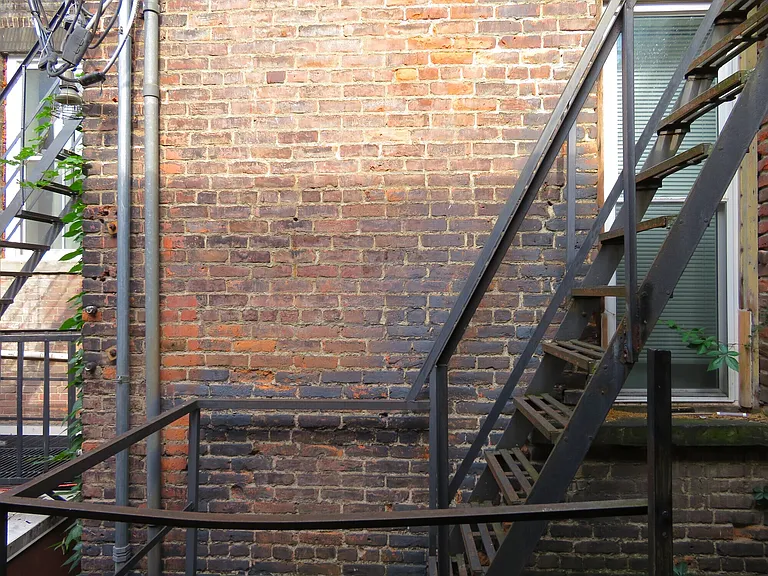 212 E State St — Photo 41