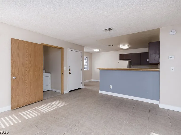 2674 Bryandouglas Dr #B — Photo 3