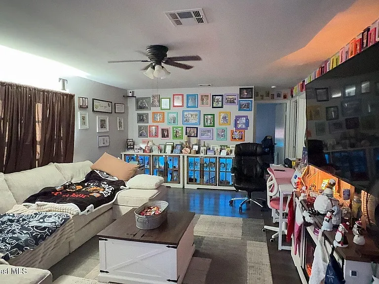 2610 Brett Ct — Photo 4