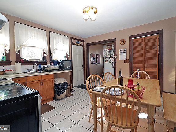 5th image of 105 Memorial Dr